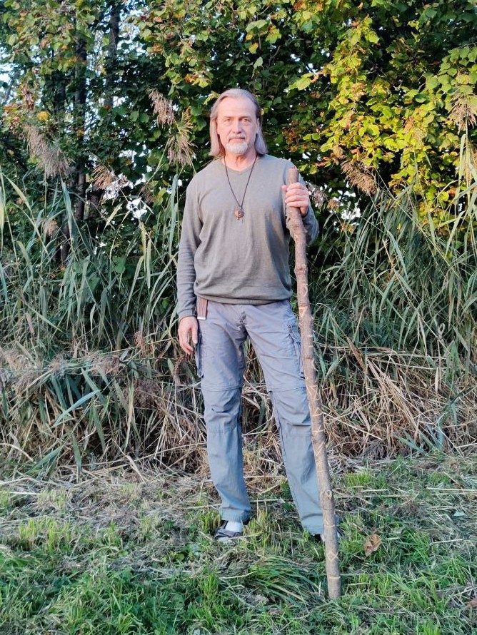 Reijk Nilson - Heiler und Mentor mit Runenstab